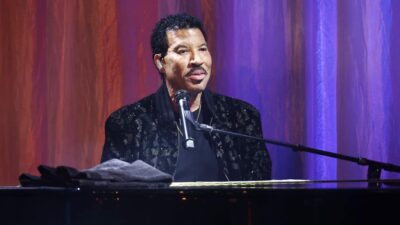 Lionel Richie reacts to plastic surgery rumors