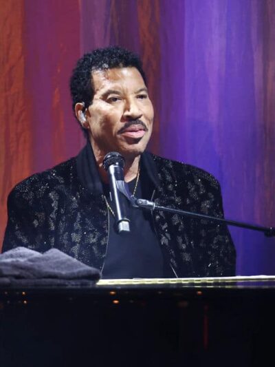 Lionel Richie reacts to plastic surgery rumors