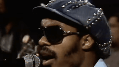 Stevie Wonder performs "Higher Ground" in 1974