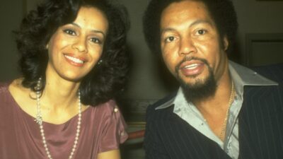 Married singers Marilyn McCoo and Billy Davis, Jr. pose for a photo
