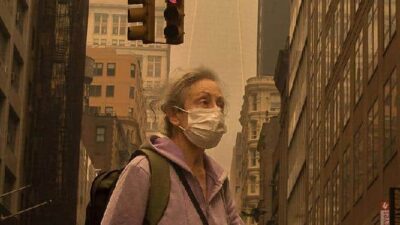 Person wearing face mask in smoke-filled NYC (Chine Nouvelle-Sipa-Shutterstock)