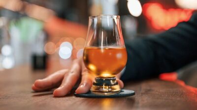 Alcoholic Drink on Bar (standret-iStockphoto-Getty Images)