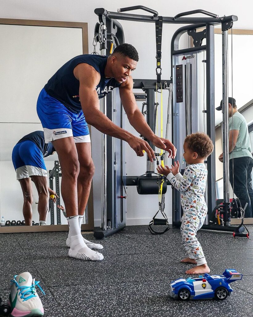 Giannis Antetokounmpo rehabbing