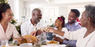 Black Family Thanksgiving Dinner - Depositphotos