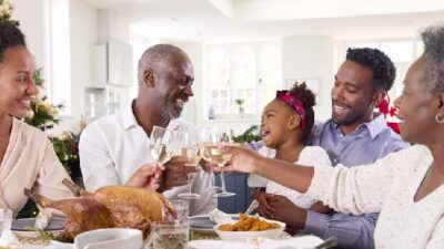 Black Family Thanksgiving Dinner - Depositphotos
