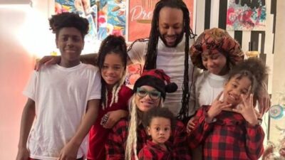 Kourtni Smith with her husband and kids