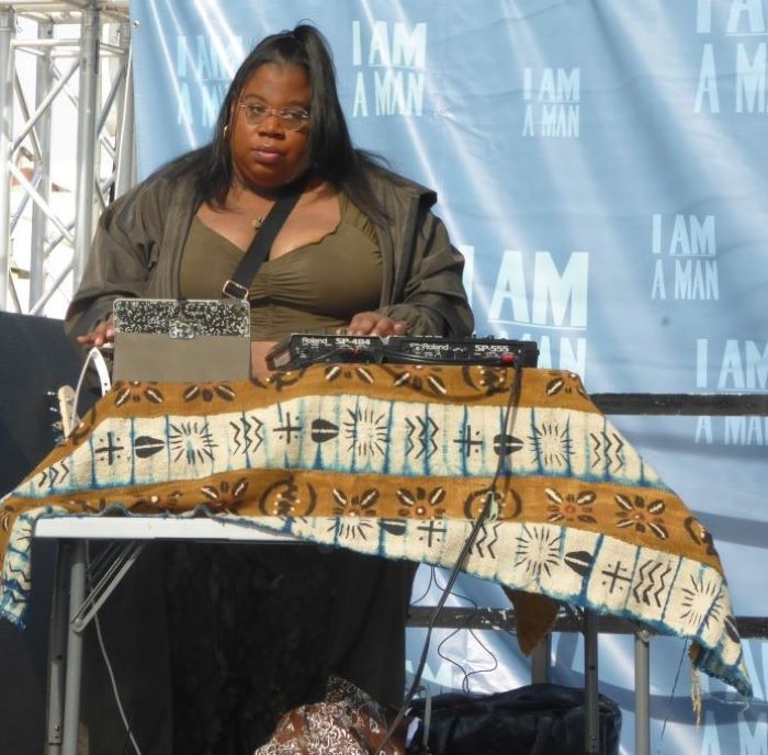 DJ Linafornia: Photo Credit, Ricky Richardson