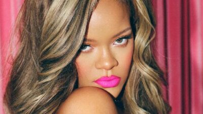 Rihanna pink Savage X Fenty for Valentine's Day - via Instagram-Savage Fenty