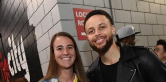 Sabrina Ionescu and Steph Curry (Noah Graham-NBAE-Getty Images)