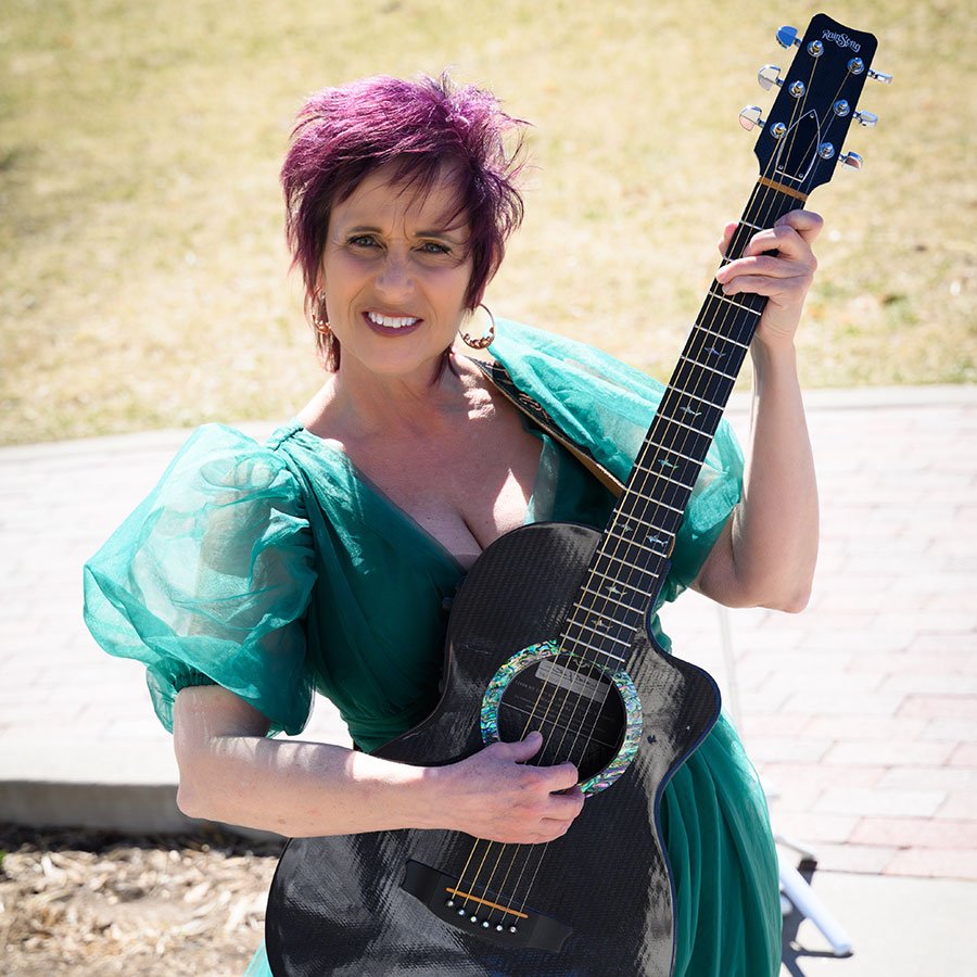 Folk/Pop artist Randie O'Neil.