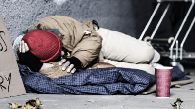 Homeless and hungry - Depositphotos_182297502_S