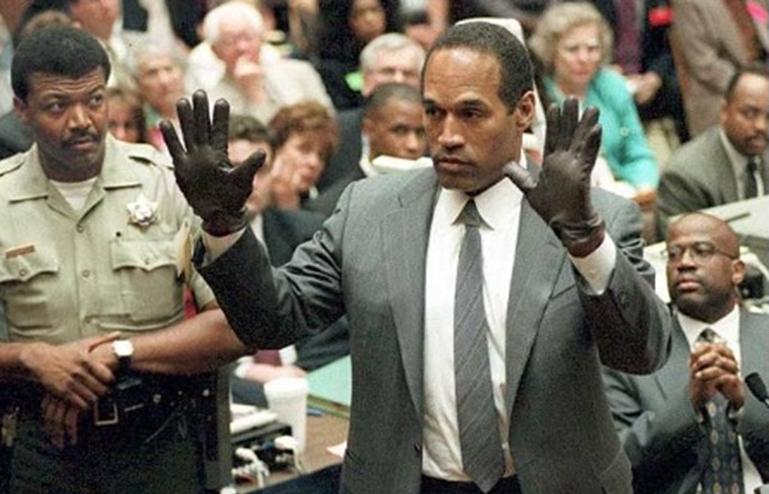 O.J. Simpson&rsquo;s estate is broke; executor scrambles to pay debts. // OJ Simpson - glove (Getty)