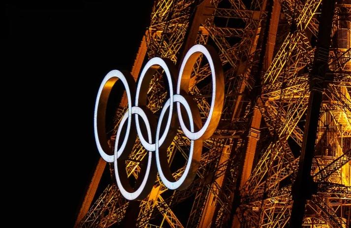 Paris 2024 Olympics party begins, Louvre event frustrates tourists // Paris Olympics