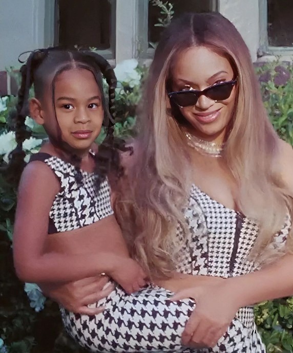 Rumi Carter