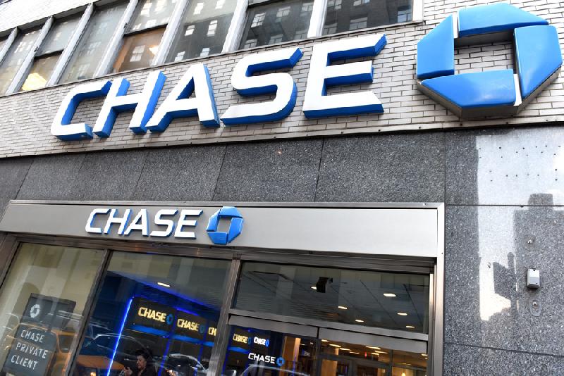 Chase Bank 'glitch' rumors swirl, with claims of big withdrawals // Chase Bank - Depositphotos
