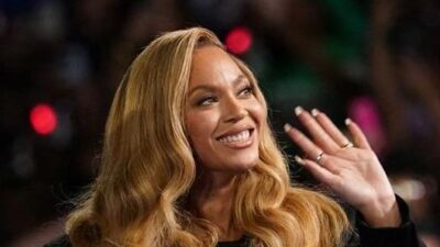 Beyonc&eacute; in Houston at Harris rally - Getty