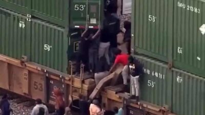 Chicago train robbery in broad daylight - screenshot