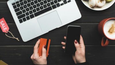 Person shopping online - Depositphoto