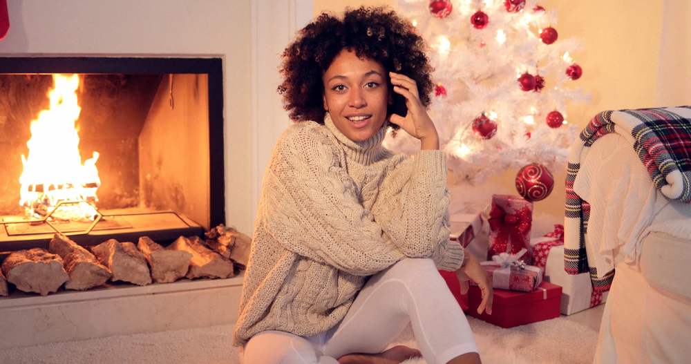 Christmas (Black-African American woman) - Depositphotos