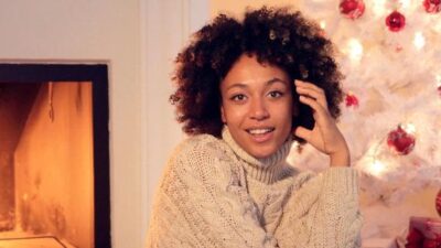 Christmas (Black-African American woman) - Depositphotos