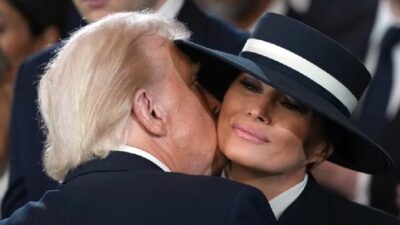 Melania Trump's hat and kiss from Daddy Donald - screenshot