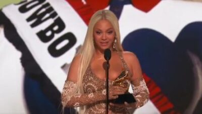 Beyonce accepts Grammy for Best Country Album