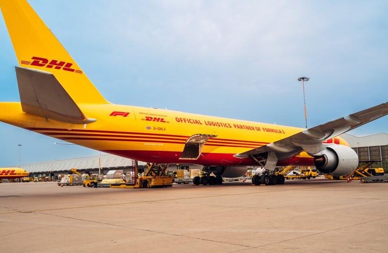 DHL plane