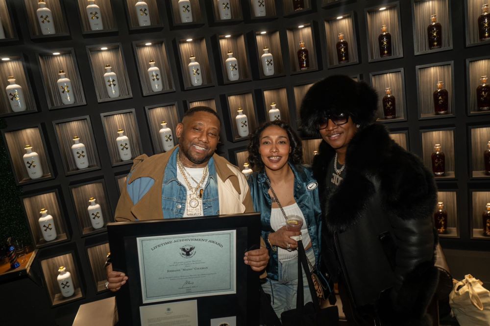ung Joc: "Allure," Career & Marriage Talk // Maino receives Black Mens Appreciation Award from Yung Joc (photo by Melissa Nyomi Stoll of Melshotya) 