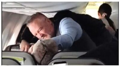 Alaska AFlight Attendant Fights Unruly Passenger on Alaska Airlinesirlines