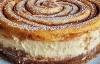 Cinnamon Roll Cheesecake