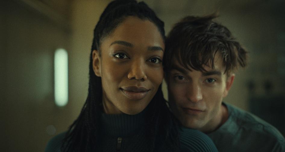 Naomi Ackie as Nasha and Robert Pattison as Mickey 17 in 'MICKEY 17' - via Warner Bros. Pictures