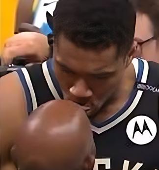 Giannis and John Haliburton face off - screenshot