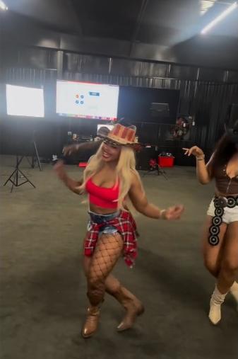 Phaedra cowboy dance - screenshot