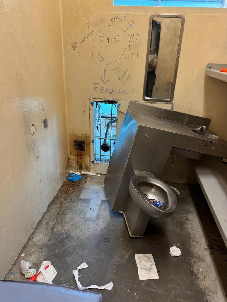 10 Inmates Escape New Orleans Jail After Breaching Wall // 10 inmates, including several murder suspects, escaped from New Orleans jail after breaching wall behind toilet - Orleans Parish Sheriff's Office