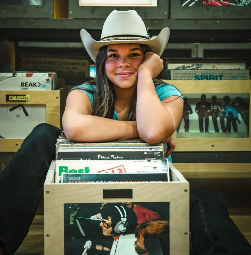 Josie Sal Releases ‘Fake Friends’ // Josie Sal