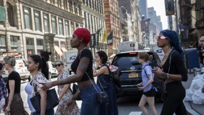 People crossing street - Depositphotos