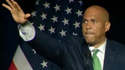 Cory Booker's 'Wave' to crowd - screenshot