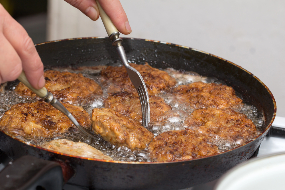 cooking oil, frying pan