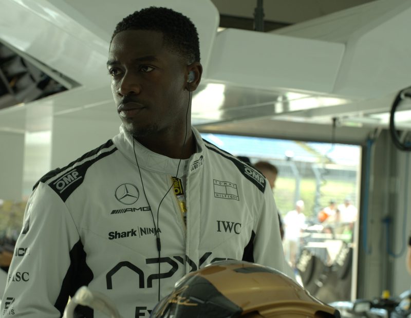 DAMSON IDRIS as Joshua Pearce in Apple Original Films&rsquo; &ldquo;F1&reg; The Movie,&rdquo; a Warner Bros. Pictures release Copyright: &copy; 2025 Warner Bros. Entertainment Inc. All Rights Reserved.