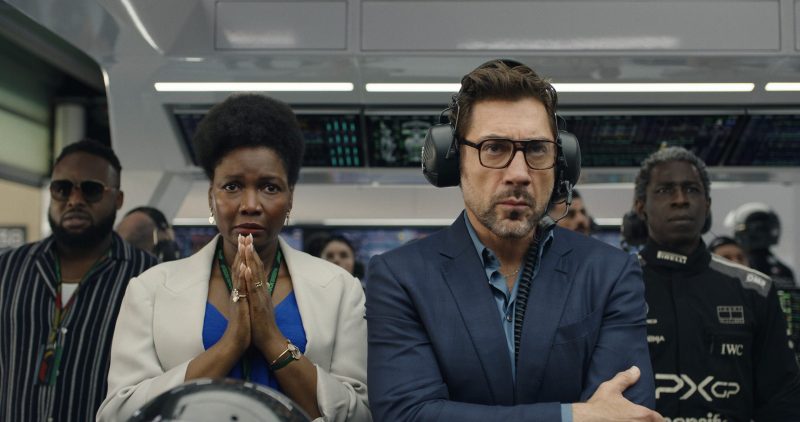 Brad Pitt Returns to the Track in Warner Bros.&rsquo; &ldquo;F1&rdquo; // (L-r) SARAH NILES as Bernadette and JAVIER BARDEM as Ruben Cervantes in Apple Original Films&rsquo; &ldquo;F1&reg; The Movie,&rdquo; a Warner Bros. Pictures release. &copy; 2025 Warner Bros. Entertainment Inc. All Rights Reserved.