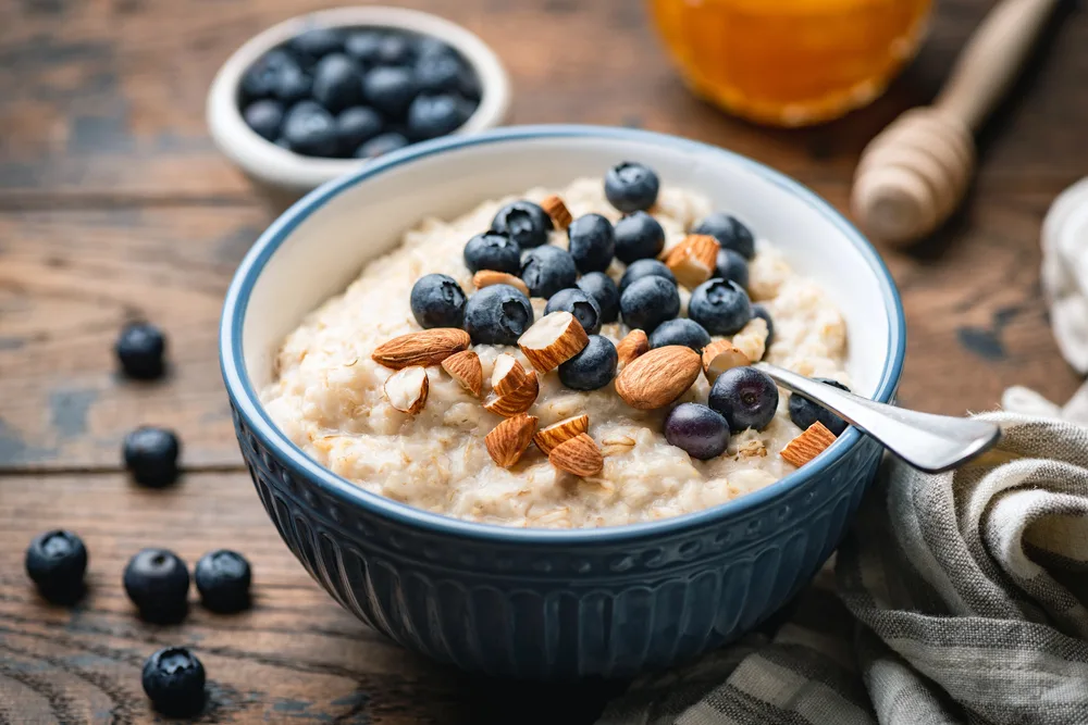 Oatmeal porridge with blueberries, almonds