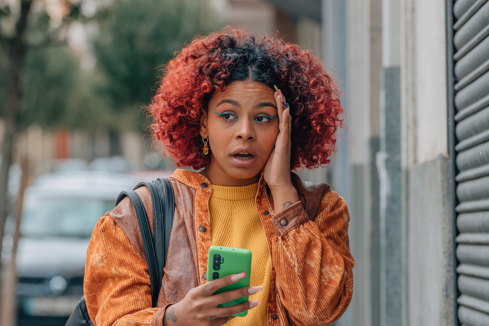 black woman with smartphone
