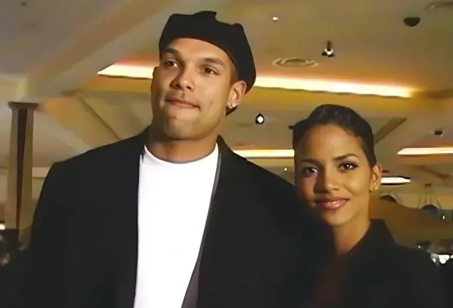 David Justice and Halle Berry - screenshot