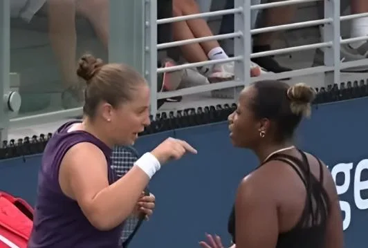 Jelena Ostapenko and Taylor Townsend - screenshot