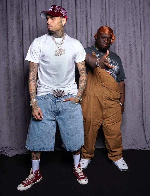 Fan goes viral after paying $1,200 to take this photo with Chris Brown.