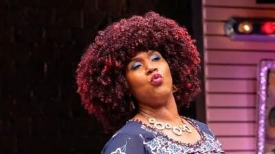 Claudia Logan in JAJA’S AFRICAN HAIR BRAIDING - Photo by Javier Vasquez-Center Theatre Group