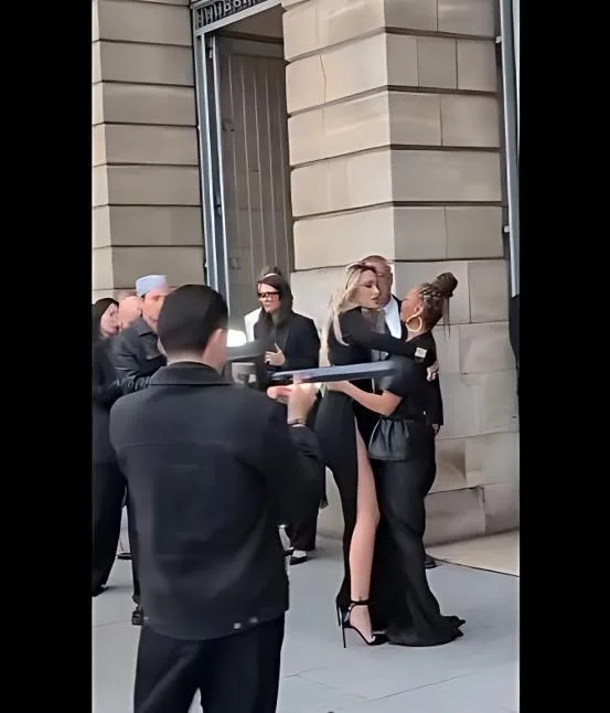 Paris and Janet Jackson - screenshot