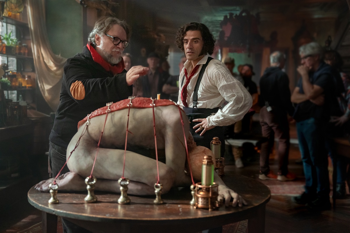 FRANKENSTEIN. - BTS - (L to R) Director Guillermo del Toro and Oscar Issac as Victor Frankenstein on the set of Frankenstein. Cr. Ken Woroner/Netflix &copy; 2025.
