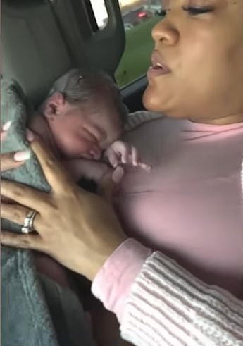 Mercedes Wells give birth on the side of the road