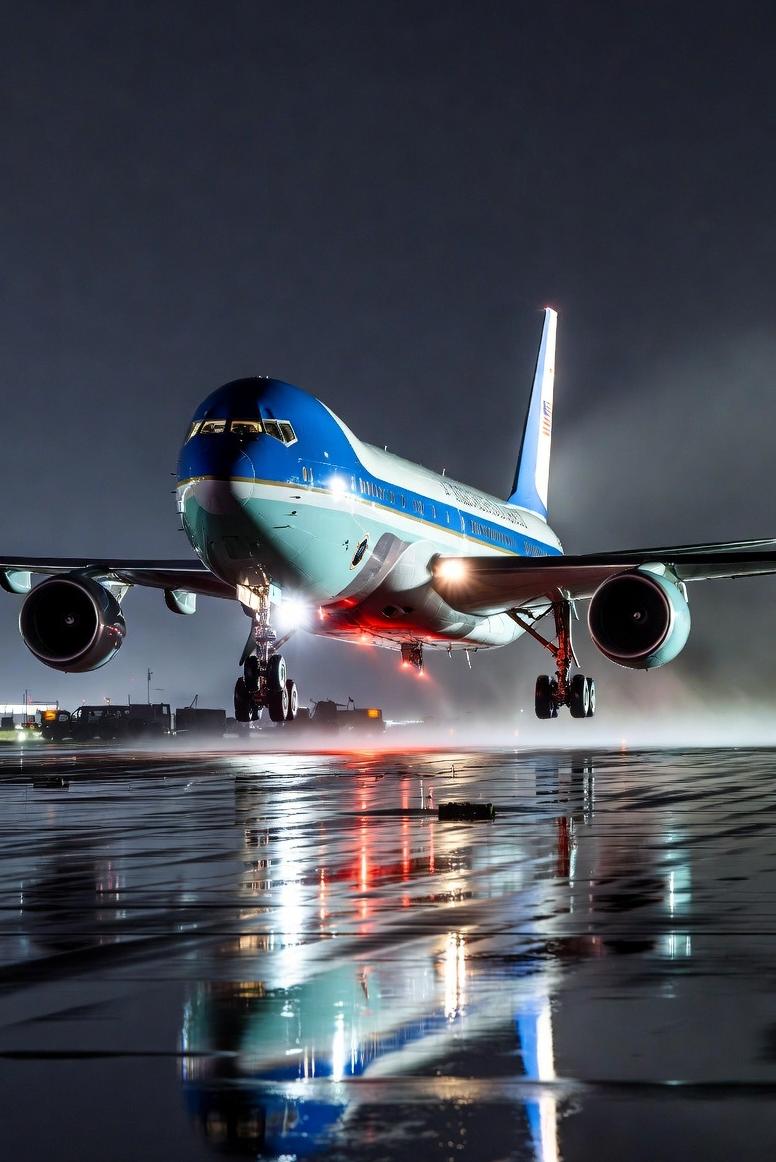 Trump’s Davos Trip Delayed by Air Force One Problem